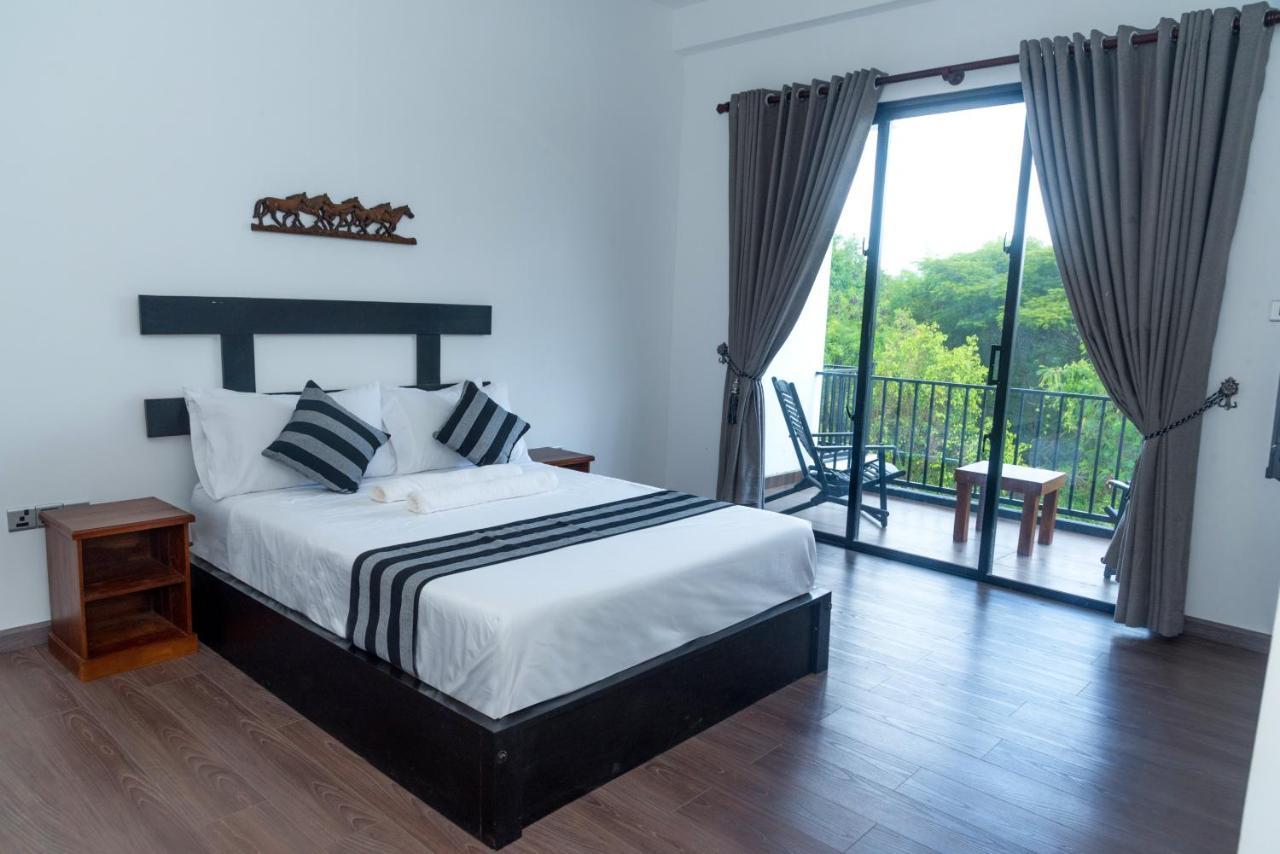 Black Mustang Hotel Dambulla Exterior photo