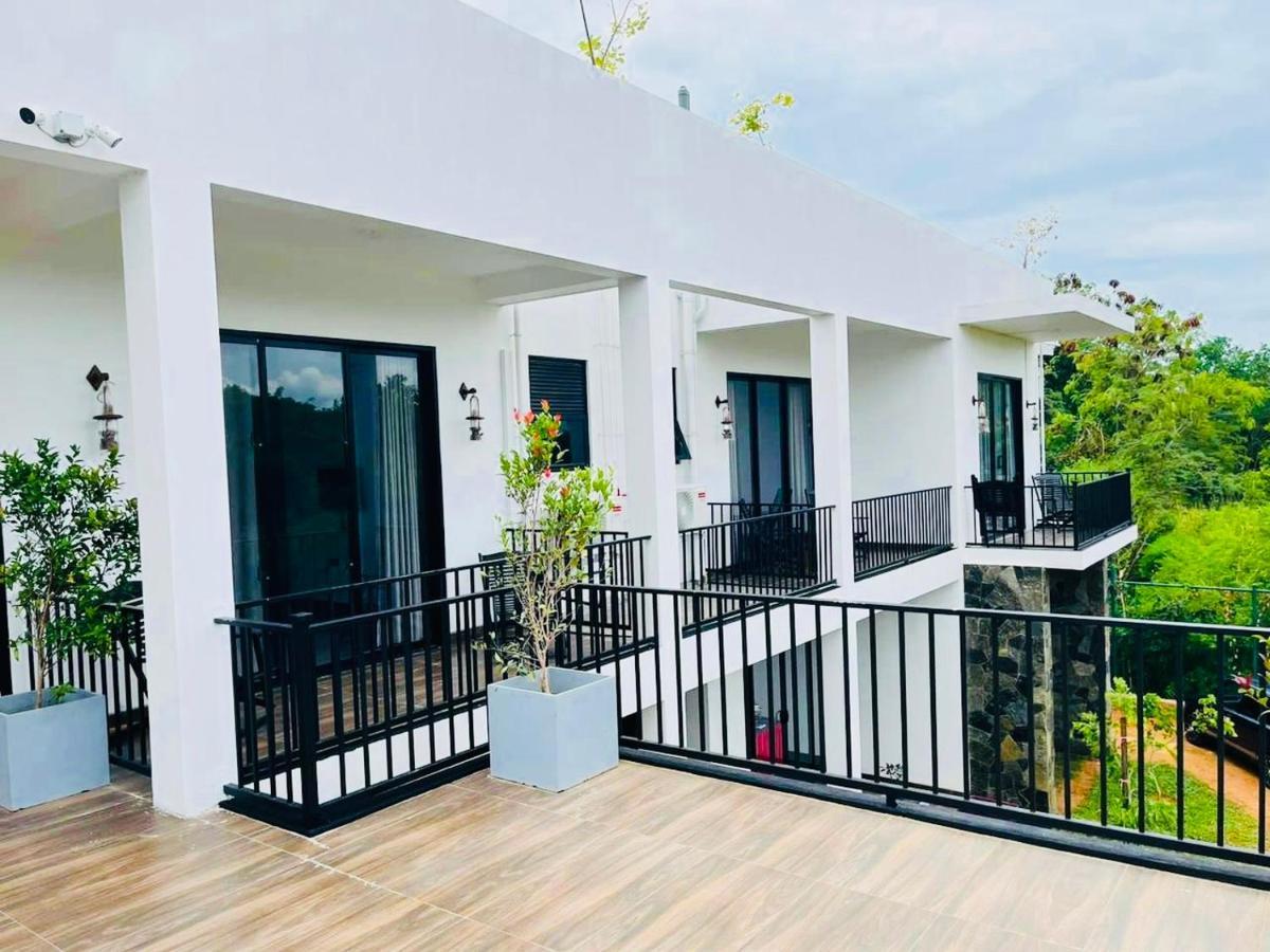 Black Mustang Hotel Dambulla Exterior photo