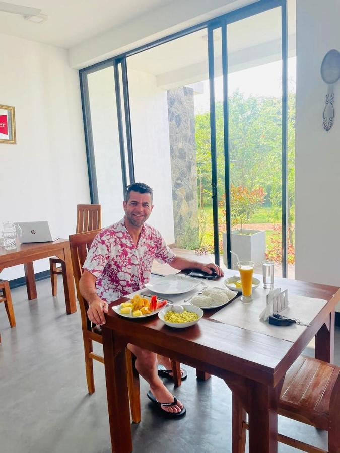 Black Mustang Hotel Dambulla Exterior photo